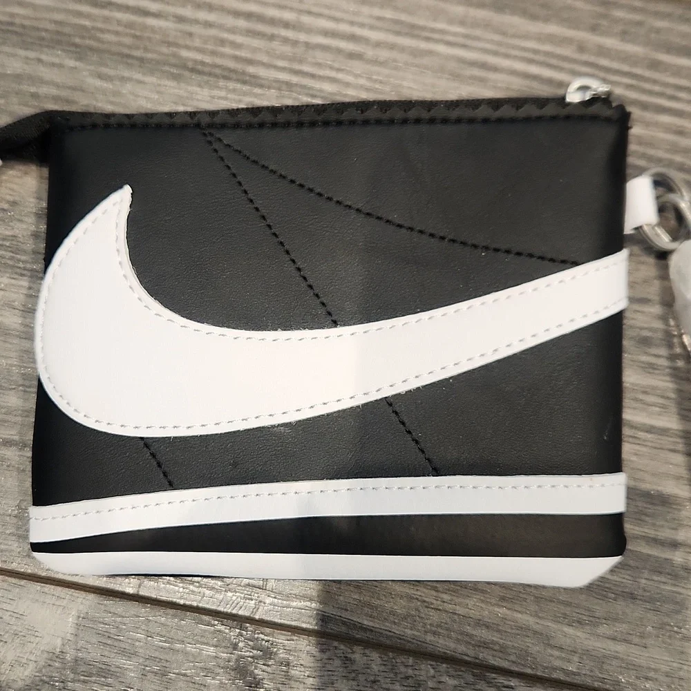 NWOT Nike Women's Wristlet 5 1/4" x 4 1/4" - Picture 3 of 9